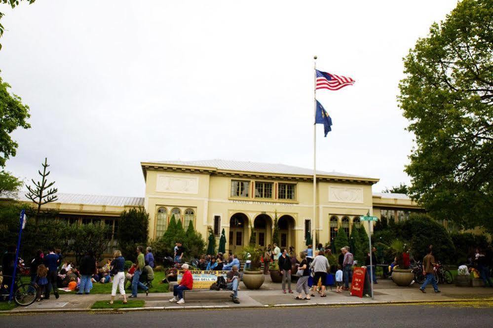 Mcmenamins Kennedy School Hotel Portland Exterior photo